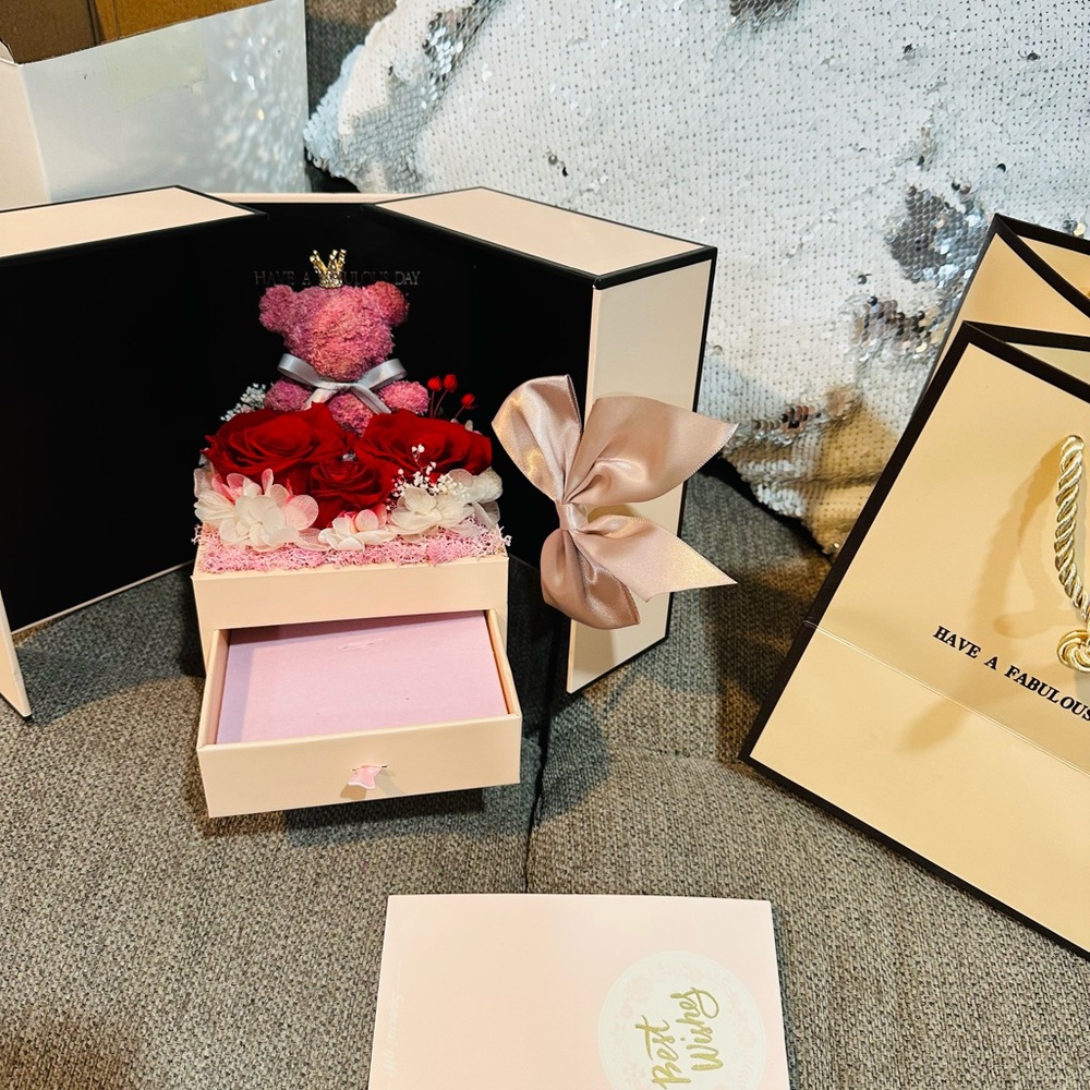 Wedding anniversary Valentine gift box Néw in box
